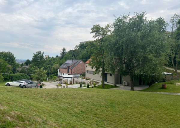 AVENUE | Slnečný stavebný pozemok 700m2 KOLIBA