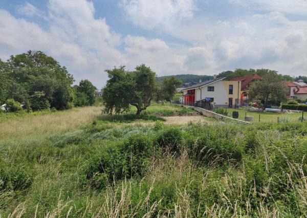 AVENUE | VÝHODNÁ CENA!  SLNEČNÝ STAVEBNÝ POZEMOK WOLFSTHAL RAKÚSKO