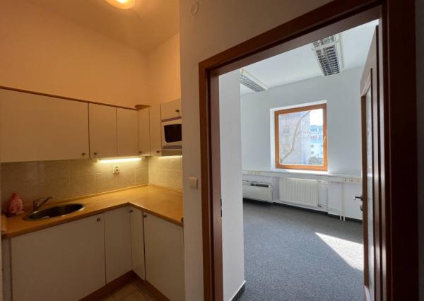 AVENUE | Kancelárske priestory (90m2) na Nivách, Záhradnícka ul. BA II