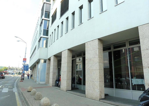 AVENUE I obchodné priestory s veľkými výkladmi, úzke centrum BA