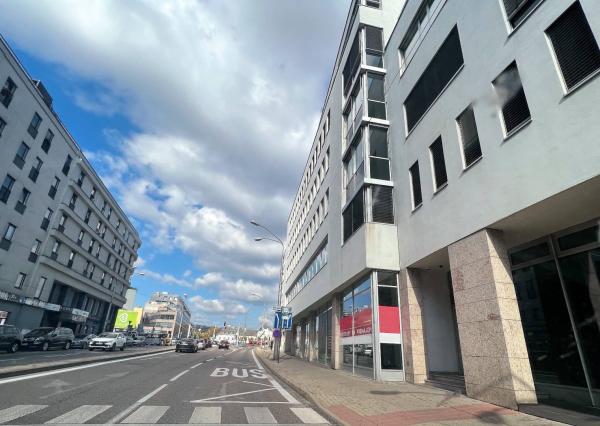 AVENUE | kancelárie  243 m2, garáž, biznis centrum v BA I