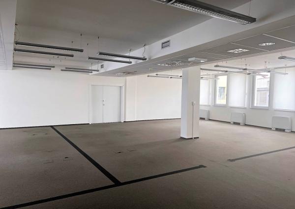 AVENUE | kancelárie  243 m2, garáž, biznis centrum v BA I