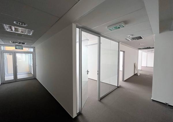 AVENUE | kancelárie  243 m2, garáž, biznis centrum v BA I