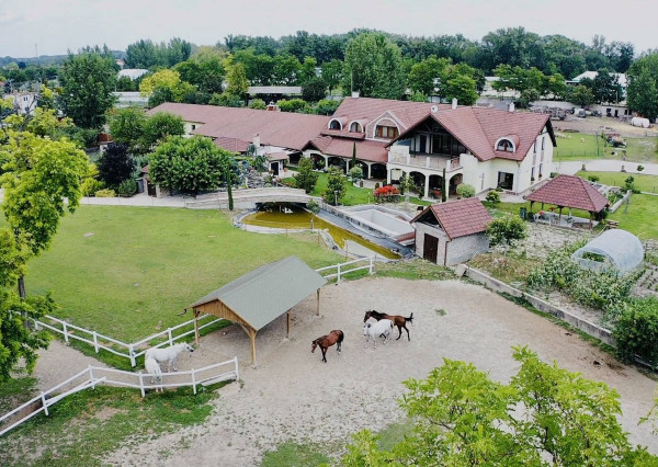 AVENUE I PREDAJ, exkluzívna rodinná usadlosť s jazierkom,Dunajský Klátov