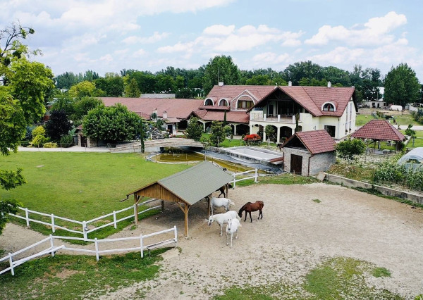 AVENUE I PREDAJ, exkluzívna rodinná usadlosť s jazierkom,Dunajský Klátov
