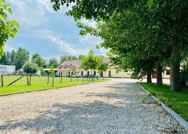 AVENUE I PREDAJ, exkluzívna rodinná usadlosť s jazierkom,Dunajský Klátov