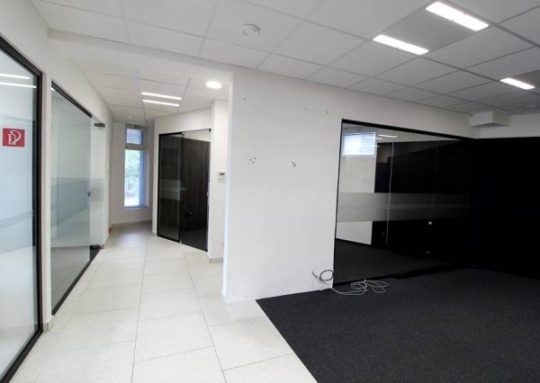 PRENÁJOM -  kompletne zariadené admin. priestory , Ružinov. 