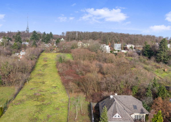 AVENUE | Slnečný stavebný pozemok 734m2 Horný Kramer - Lukratívna investičná príležitosť