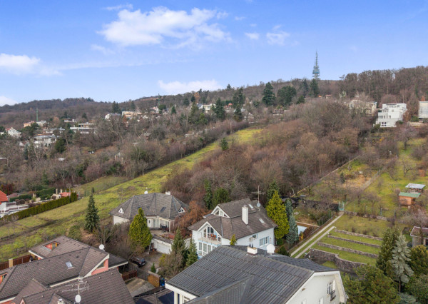 AVENUE | Slnečný stavebný pozemok 734m2 Horný Kramer - Lukratívna investičná príležitosť