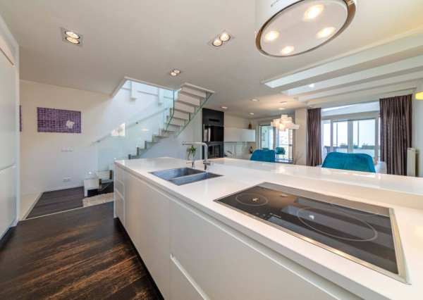 AVENUE | veľkometrážny moderný mezonet v pulzujúcej lokalite, Bazová ulica