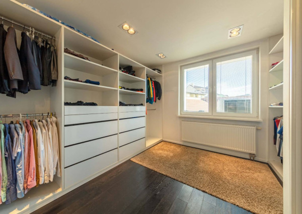 AVENUE | veľkometrážny moderný mezonet v pulzujúcej lokalite, Bazová ulica