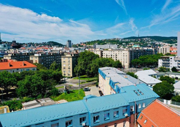 AVENUE | veľkometrážny moderný mezonet v pulzujúcej lokalite, Bazová ulica