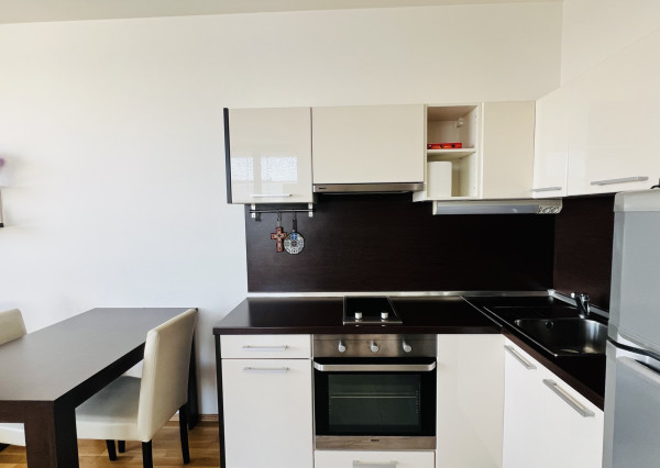 AVENUE | priestranný 1,5 izb. byt, veľký balkón, parkovanie, City Park Ružinov