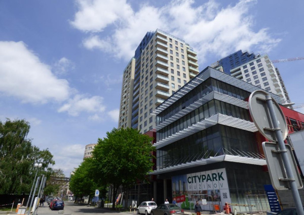 AVENUE | priestranný 1,5 izb. byt, veľký balkón, parkovanie, City Park Ružinov