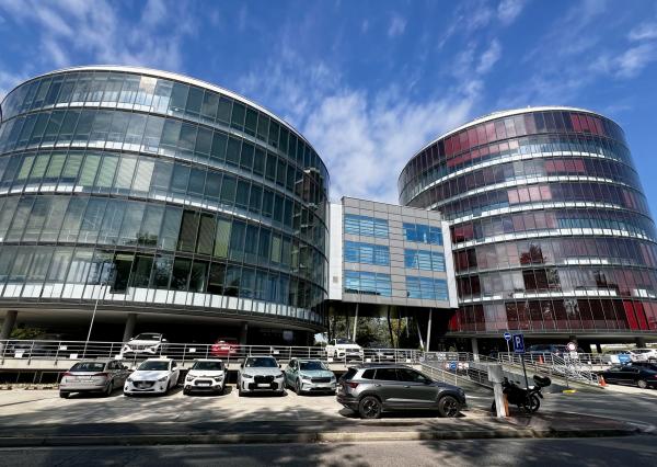 AVENUE | administratívne pr. pri centre, parkovanie, recepcia, krásne výhľady