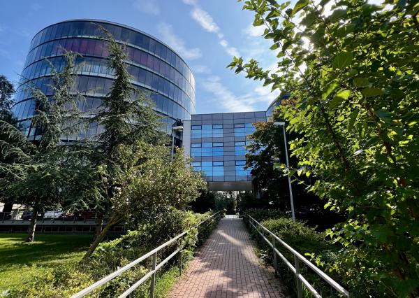 AVENUE | administratívne pr. pri centre, parkovanie, recepcia, krásne výhľady