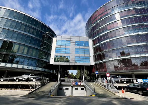 AVENUE | administratívne pr. pri centre, parkovanie, recepcia, krásne výhľady