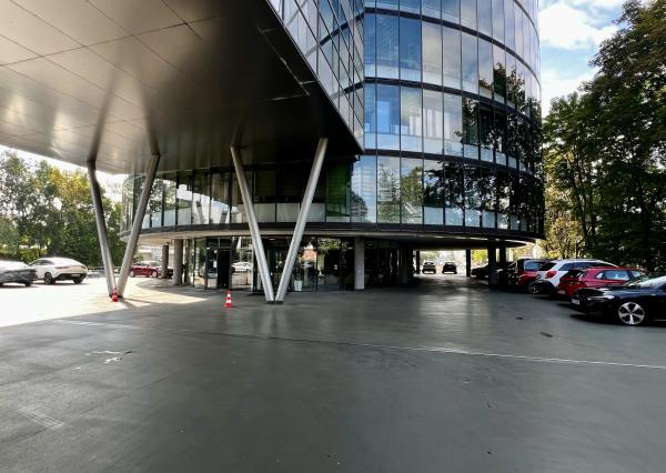 AVENUE | administratívne pr. pri centre, parkovanie, recepcia, krásne výhľady