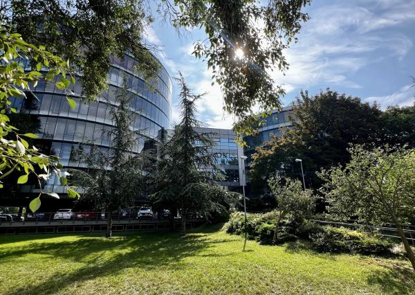 AVENUE | administratívne pr. pri centre, parkovanie, recepcia, krásne výhľady