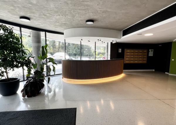 AVENUE | administratívne pr. pri centre, parkovanie, recepcia, krásne výhľady