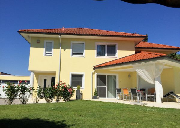 Exkluzívna vila „VILLA TOSCANA“ s bazénom, wellness, vínnou pivnicou a domácim kinom