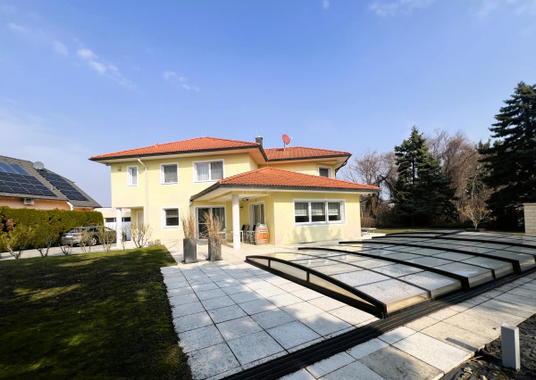Exkluzívna vila „VILLA TOSCANA“ s bazénom, wellness, vínnou pivnicou a domácim kinom