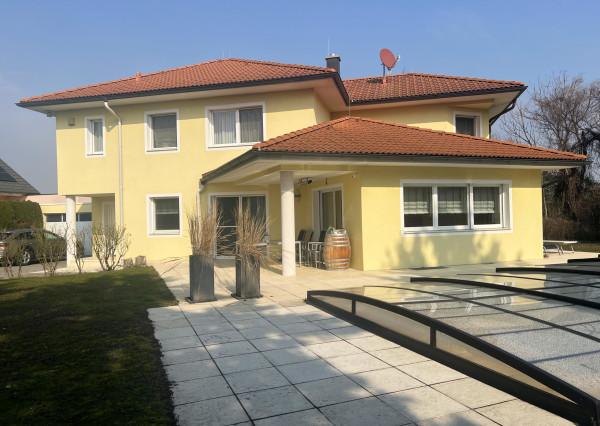 Exkluzívna vila „VILLA TOSCANA“ s bazénom, wellness, vínnou pivnicou a domácim kinom