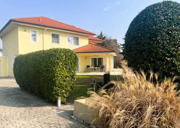 Exkluzívna vila „VILLA TOSCANA“ s bazénom, wellness, vínnou pivnicou a domácim kinom