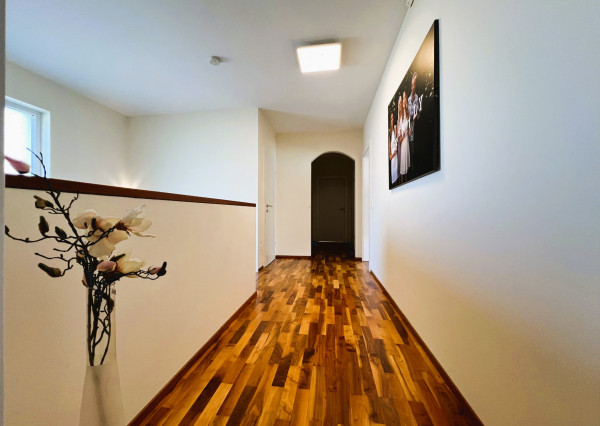 Exkluzívna vila „VILLA TOSCANA“ s bazénom, wellness, vínnou pivnicou a domácim kinom