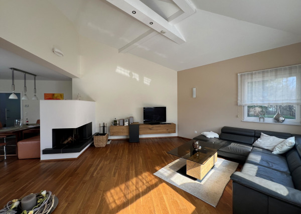 Exkluzívna vila „VILLA TOSCANA“ s bazénom, wellness, vínnou pivnicou a domácim kinom