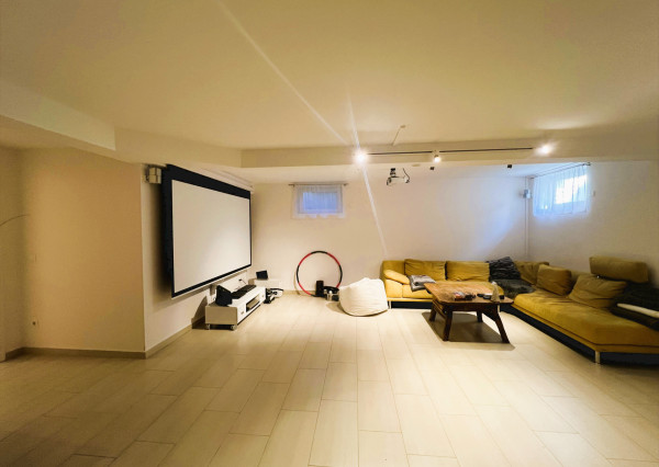 Exkluzívna vila „VILLA TOSCANA“ s bazénom, wellness, vínnou pivnicou a domácim kinom