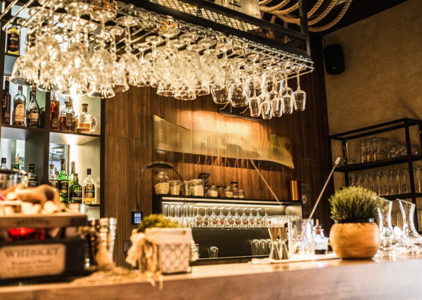 PRENÁJOM, zariadená reštaurácia, pešia zóna, Laurinská, BA I