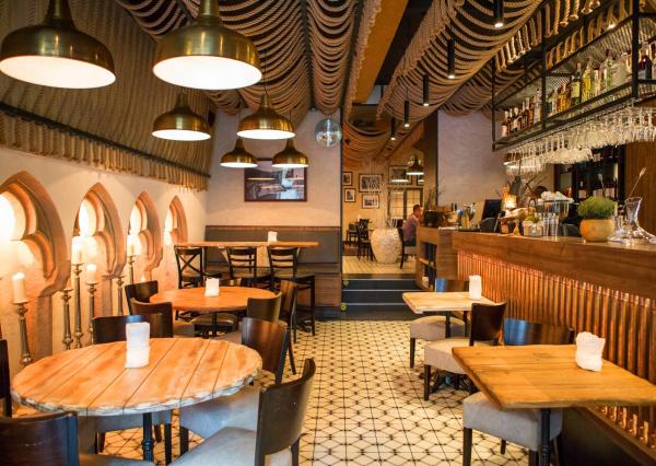 PRENÁJOM, zariadená reštaurácia, pešia zóna, Laurinská, BA I