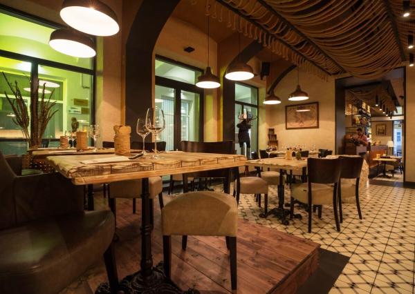 PRENÁJOM, zariadená reštaurácia, pešia zóna, Laurinská, BA I