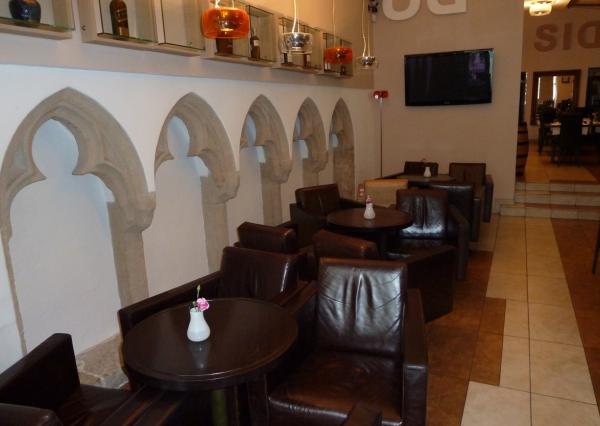 PRENÁJOM, zariadená reštaurácia, pešia zóna, Laurinská, BA I