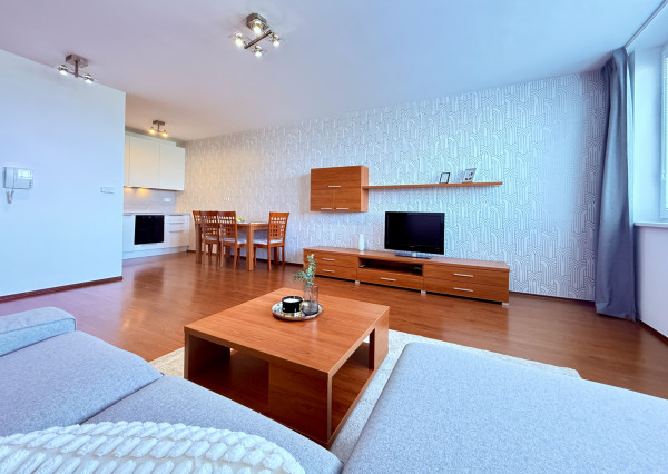 AVENUE | priestranný 2i byt s balkónom a unikátnym výhľadom na jazero Kuchajda či na mesto.