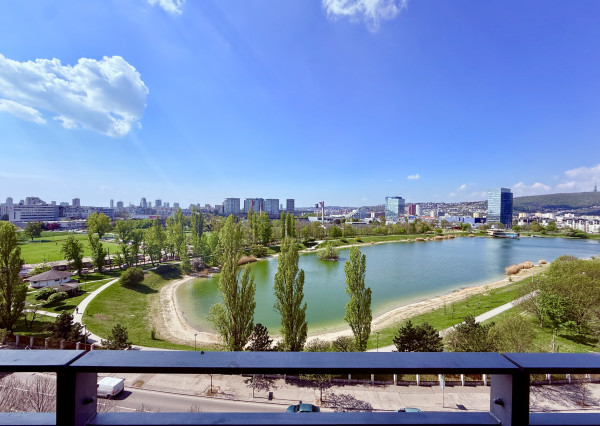 AVENUE | priestranný 2i byt s balkónom a unikátnym výhľadom na jazero Kuchajda či na mesto.