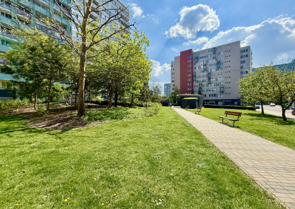 AVENUE | priestranný 2i byt s balkónom a unikátnym výhľadom na jazero Kuchajda či na mesto.
