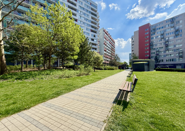 AVENUE | priestranný 2i byt s balkónom a unikátnym výhľadom na jazero Kuchajda či na mesto.