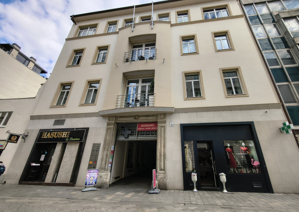 PRENÁJOM, obchod s výkladmi na pešej zóne, Laurinská, BA I