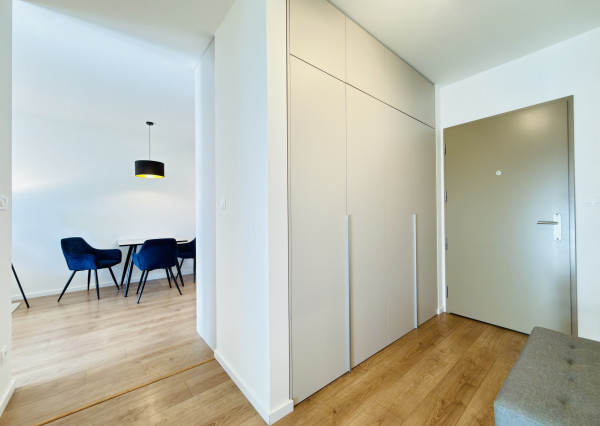 AVENUE | kompletne zariadený moderný, len sporadicky obývaný, 2i byt s veľkou loggiou