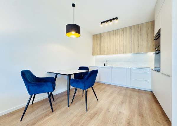 AVENUE | kompletne zariadený moderný, len sporadicky obývaný, 2i byt s veľkou loggiou