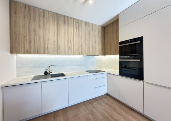 AVENUE | kompletne zariadený moderný, len sporadicky obývaný, 2i byt s veľkou loggiou