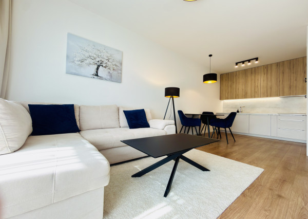 AVENUE | kompletne zariadený moderný, len sporadicky obývaný, 2i byt s veľkou loggiou