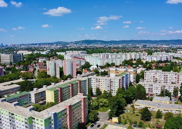 AVENUE | útulný a krásne slnečný 1i byt vo vyhľadávanom pôvodnom stave, s výhľadom do parčíku.