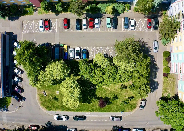 AVENUE | útulný a krásne slnečný 1i byt vo vyhľadávanom pôvodnom stave, s výhľadom do parčíku.