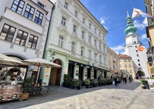 2 kancelárie, 42 m2, Michalská, krásny historický dom, výťah