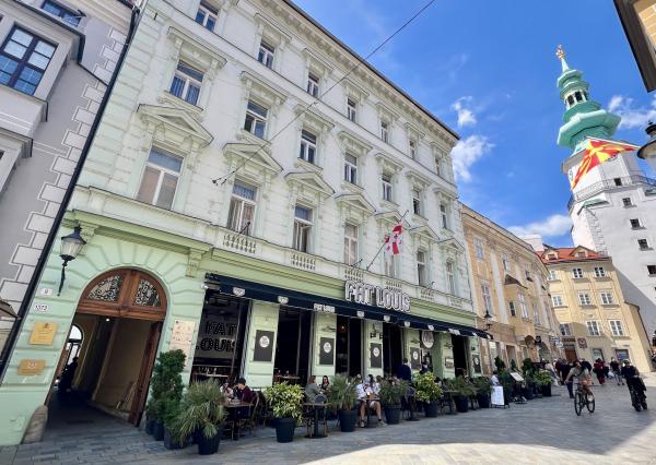 2 kancelárie, 42 m2, Michalská, krásny historický dom, výťah