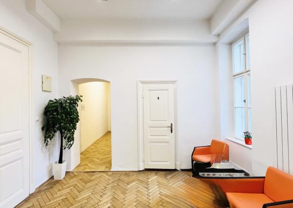 2 kancelárie, 42 m2, Michalská, krásny historický dom, výťah