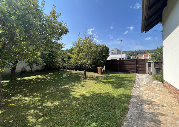 AVENUE RE | 6-izb. dom, veľká záhrada, bazén, 2-garáž, BA IV